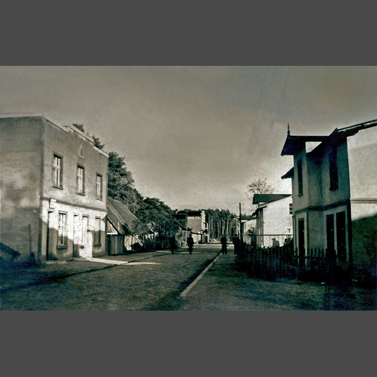 Karwia rok 1938 - główna ulica (obecnie Wojska Polskiego), letnicy warszawscy