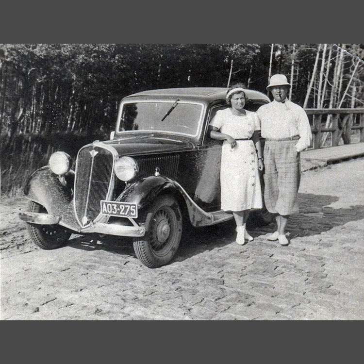 Karwia rok 1937 - 28 lipca, letnicy warszawscy - Fiat 508, mostek w Ostrowie