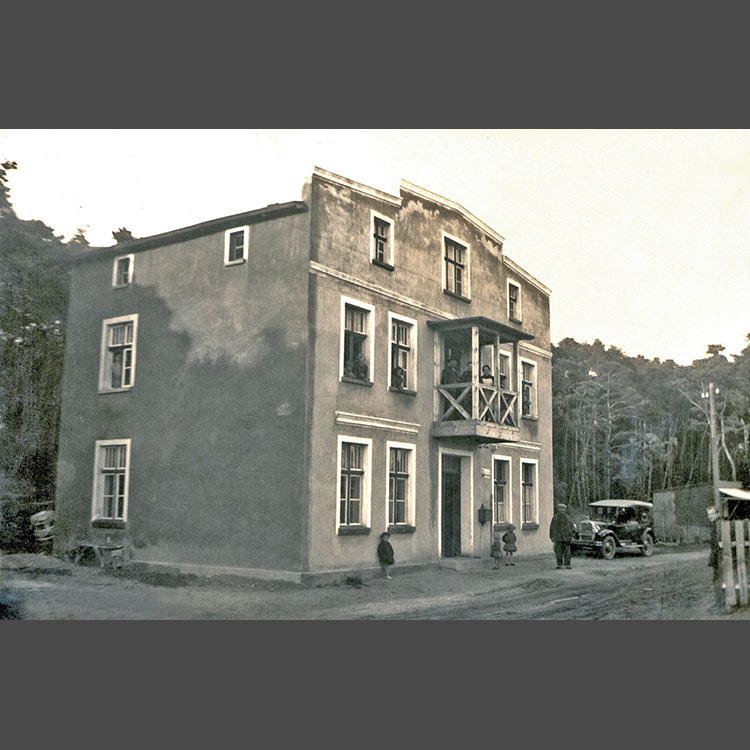Karwia rok 1928 - budynek poczty